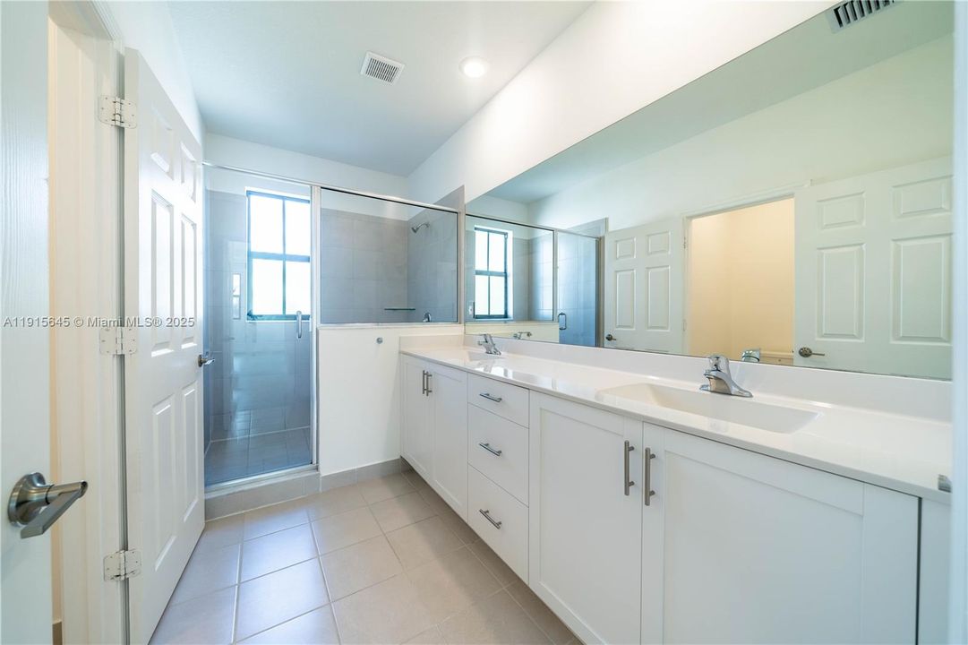 En Venta: $555,000 (3 camas, 2 baños, 1586 Pies cuadrados)