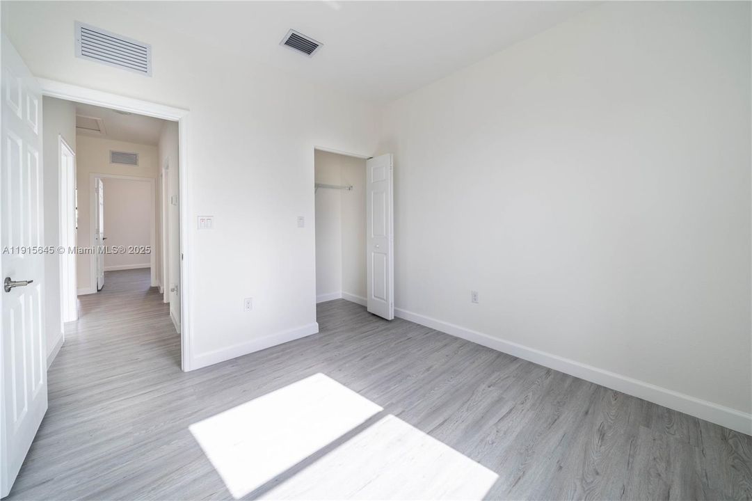 En Venta: $555,000 (3 camas, 2 baños, 1586 Pies cuadrados)