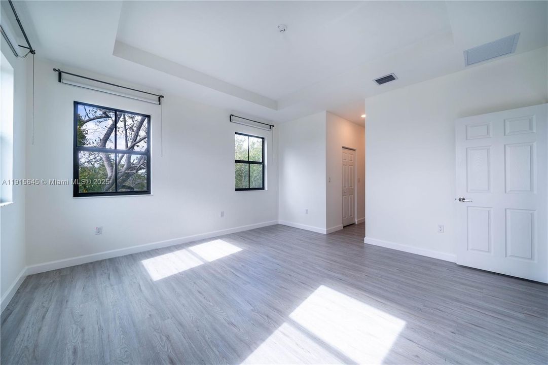 En Venta: $555,000 (3 camas, 2 baños, 1586 Pies cuadrados)