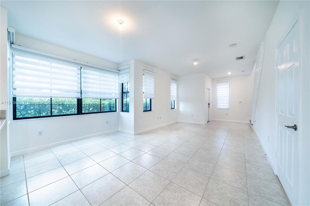 En Venta: $555,000 (3 camas, 2 baños, 1586 Pies cuadrados)