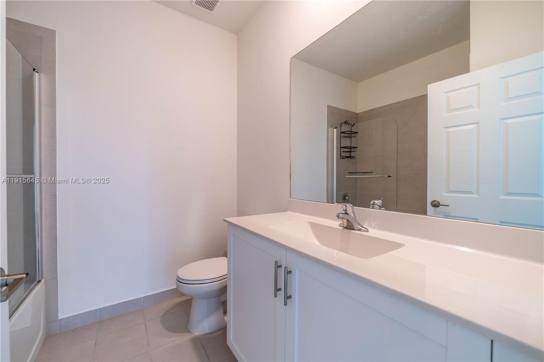 En Venta: $555,000 (3 camas, 2 baños, 1586 Pies cuadrados)