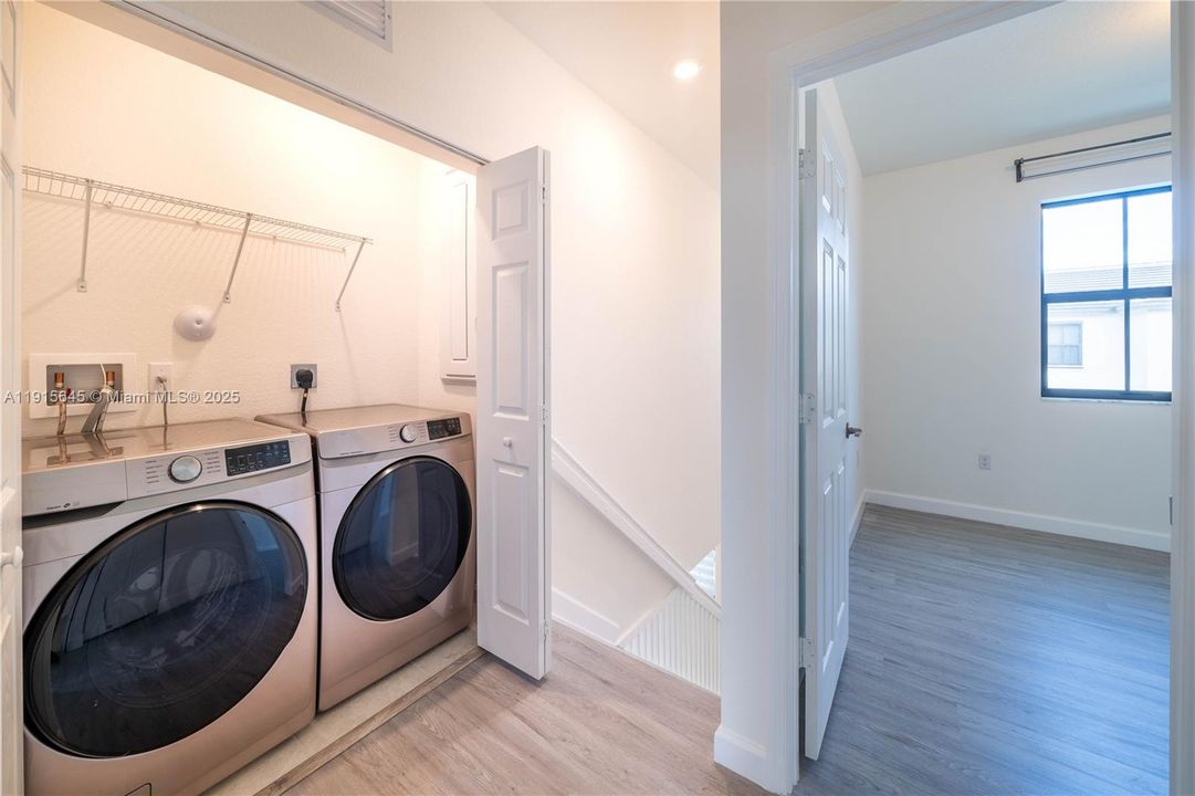 En Venta: $555,000 (3 camas, 2 baños, 1586 Pies cuadrados)