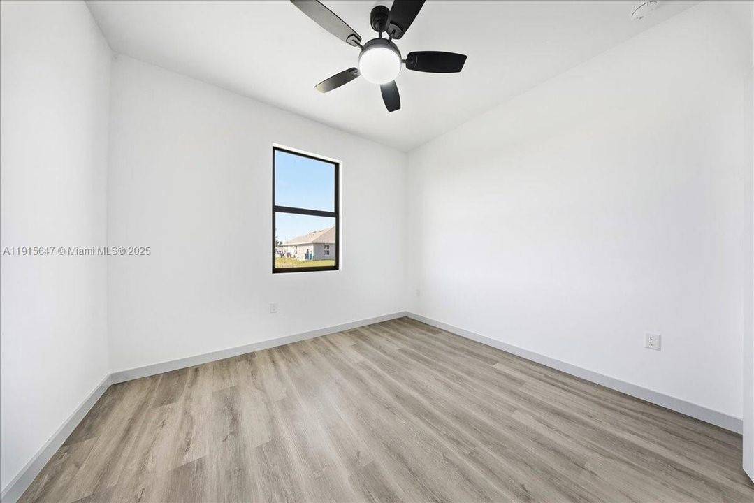 For Sale: $335,000 (3 beds, 2 baths, 1513 Square Feet)