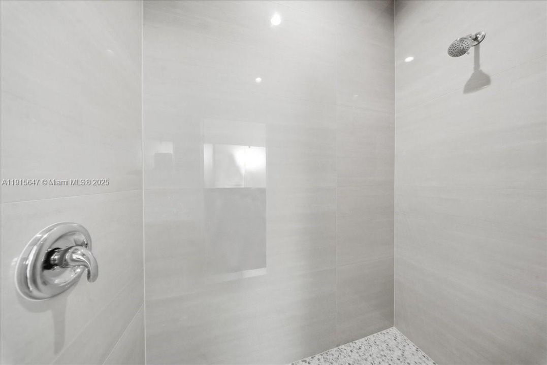 For Sale: $335,000 (3 beds, 2 baths, 1513 Square Feet)