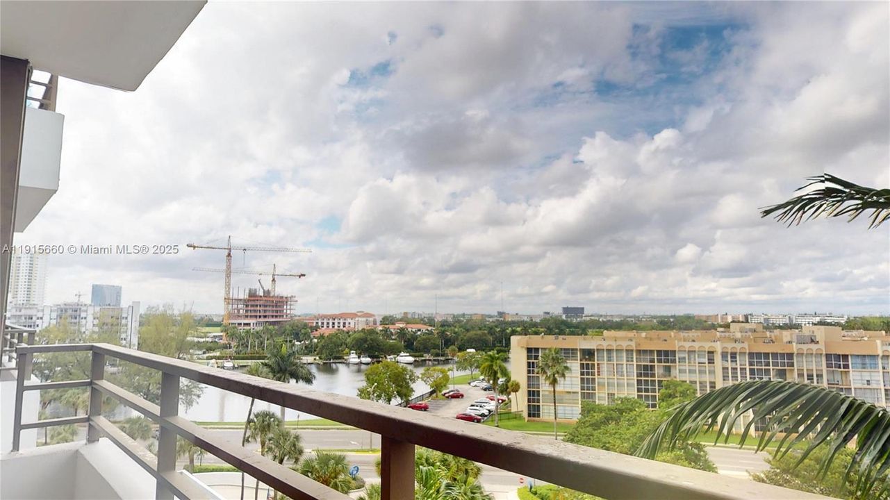 En Venta: $310,000 (2 camas, 2 baños, 1400 Pies cuadrados)