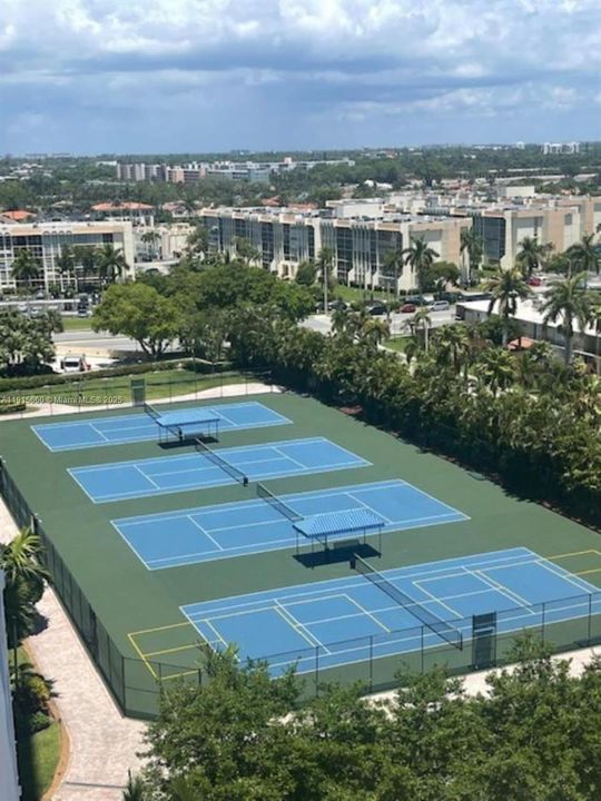 En Venta: $310,000 (2 camas, 2 baños, 1400 Pies cuadrados)