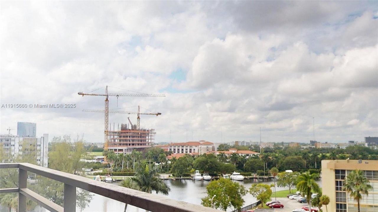 En Venta: $310,000 (2 camas, 2 baños, 1400 Pies cuadrados)