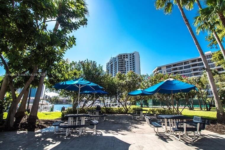 En Venta: $310,000 (2 camas, 2 baños, 1400 Pies cuadrados)