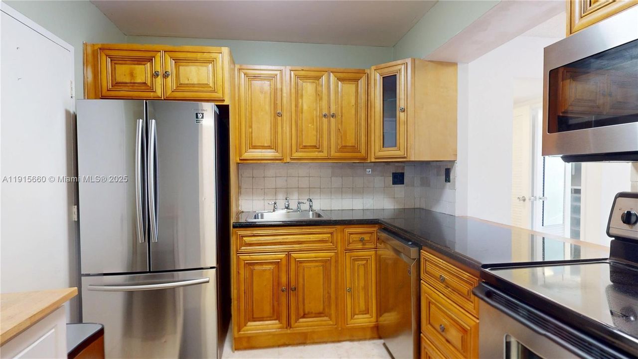 En Venta: $310,000 (2 camas, 2 baños, 1400 Pies cuadrados)