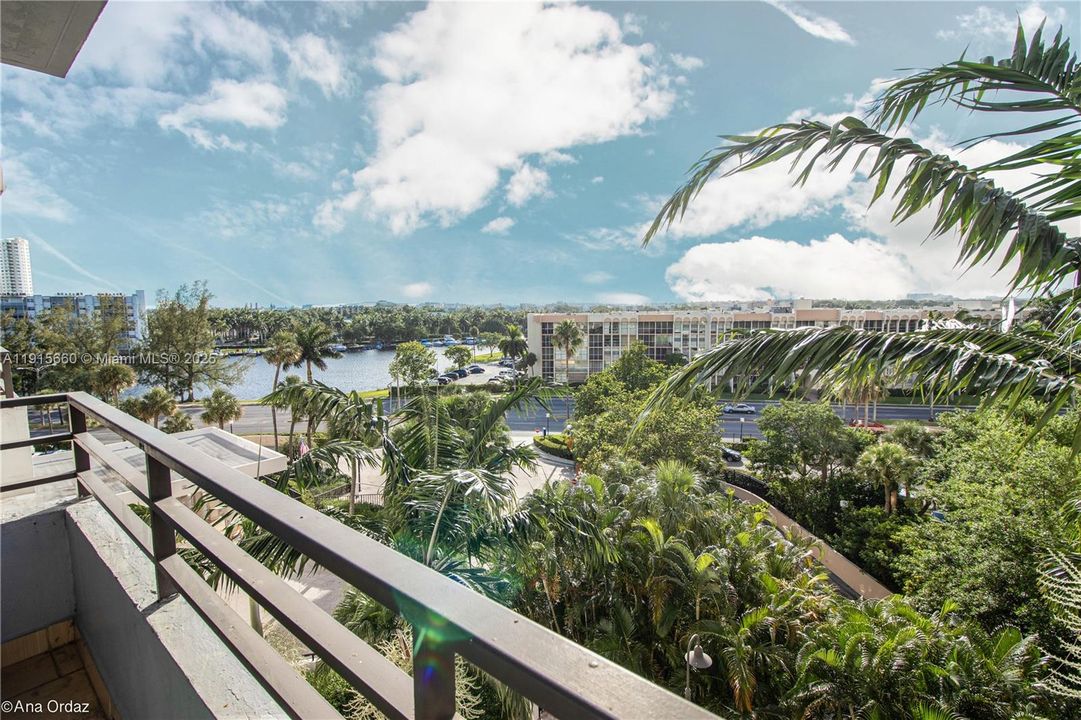 En Venta: $310,000 (2 camas, 2 baños, 1400 Pies cuadrados)