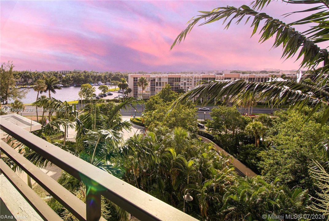 En Venta: $310,000 (2 camas, 2 baños, 1400 Pies cuadrados)