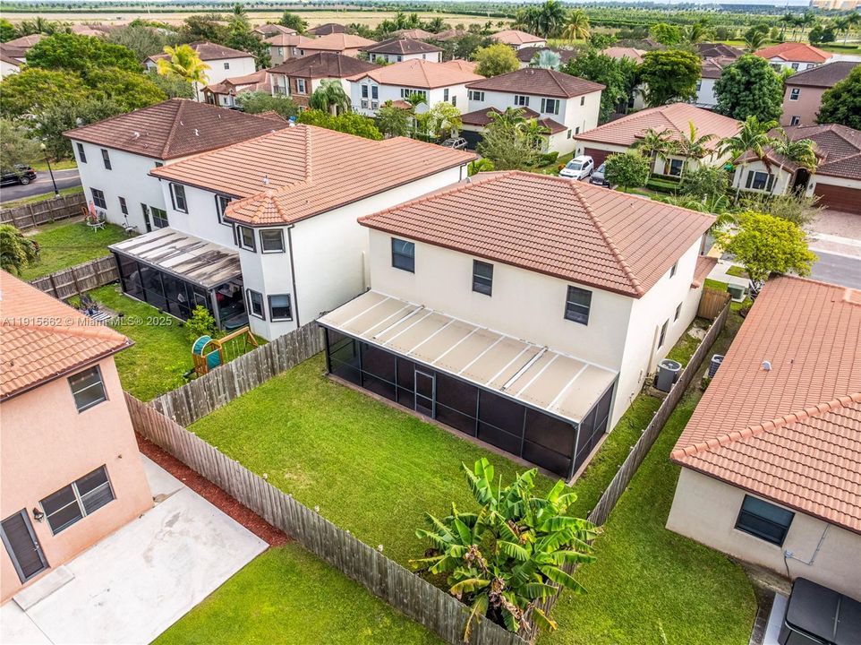 En Venta: $575,000 (5 camas, 3 baños, 2585 Pies cuadrados)