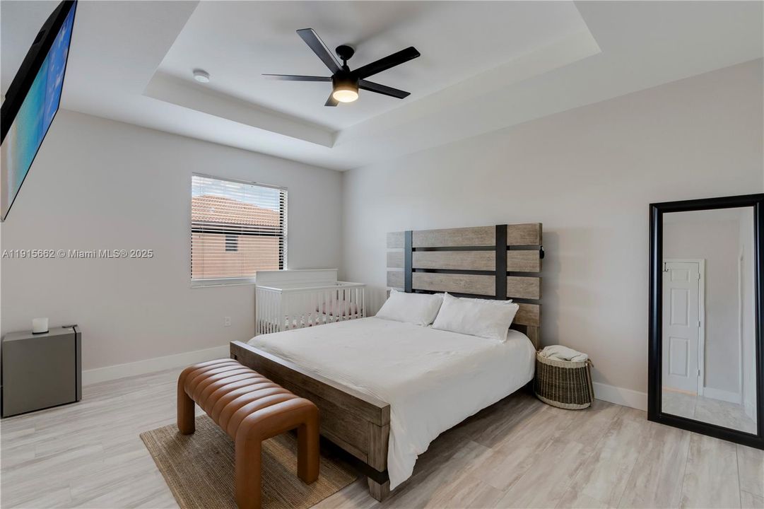 En Venta: $575,000 (5 camas, 3 baños, 2585 Pies cuadrados)