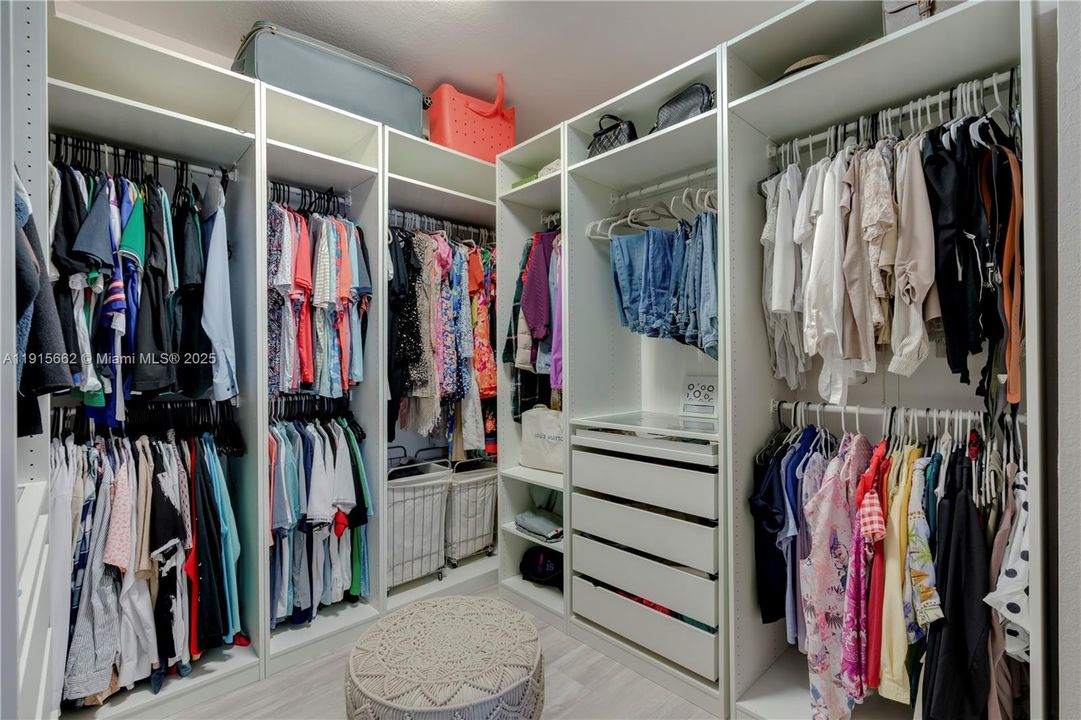 En Venta: $575,000 (5 camas, 3 baños, 2585 Pies cuadrados)