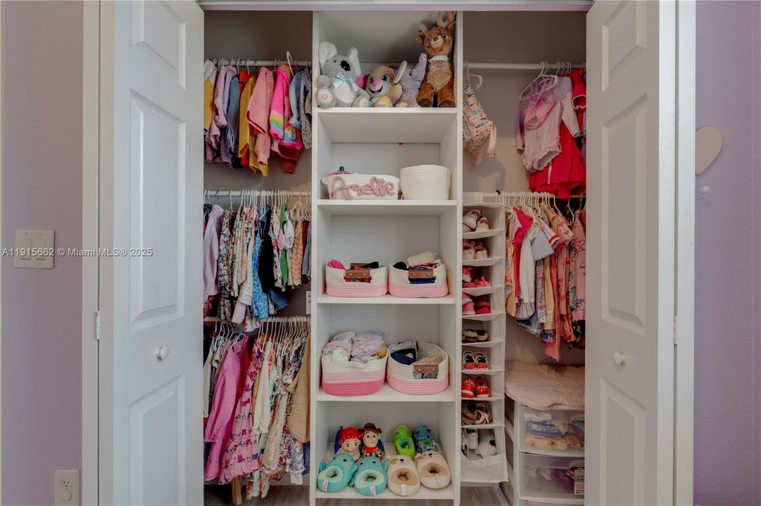 En Venta: $575,000 (5 camas, 3 baños, 2585 Pies cuadrados)