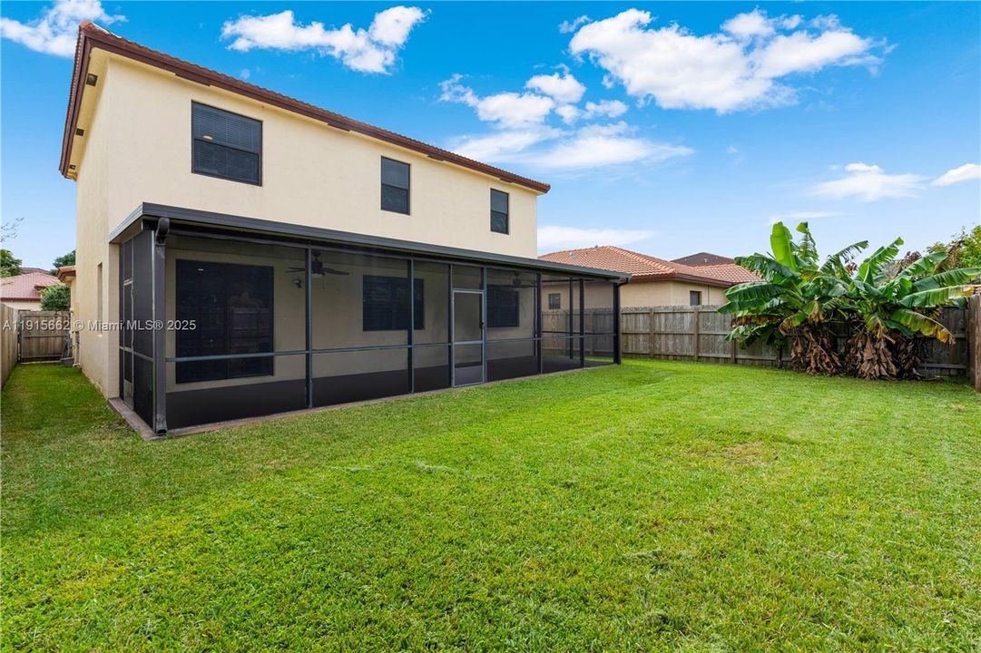 En Venta: $575,000 (5 camas, 3 baños, 2585 Pies cuadrados)