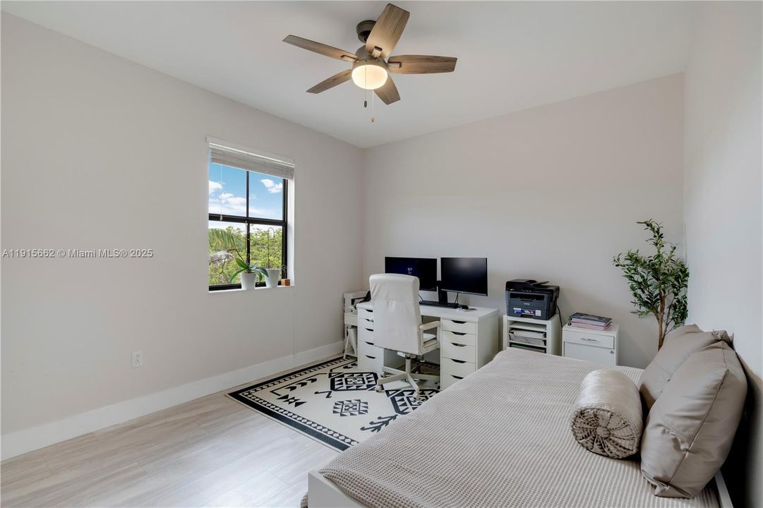 En Venta: $575,000 (5 camas, 3 baños, 2585 Pies cuadrados)