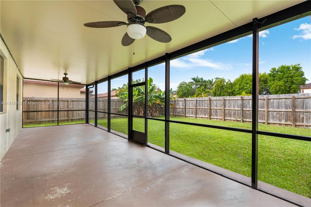 En Venta: $575,000 (5 camas, 3 baños, 2585 Pies cuadrados)