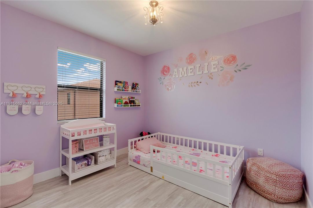 En Venta: $575,000 (5 camas, 3 baños, 2585 Pies cuadrados)