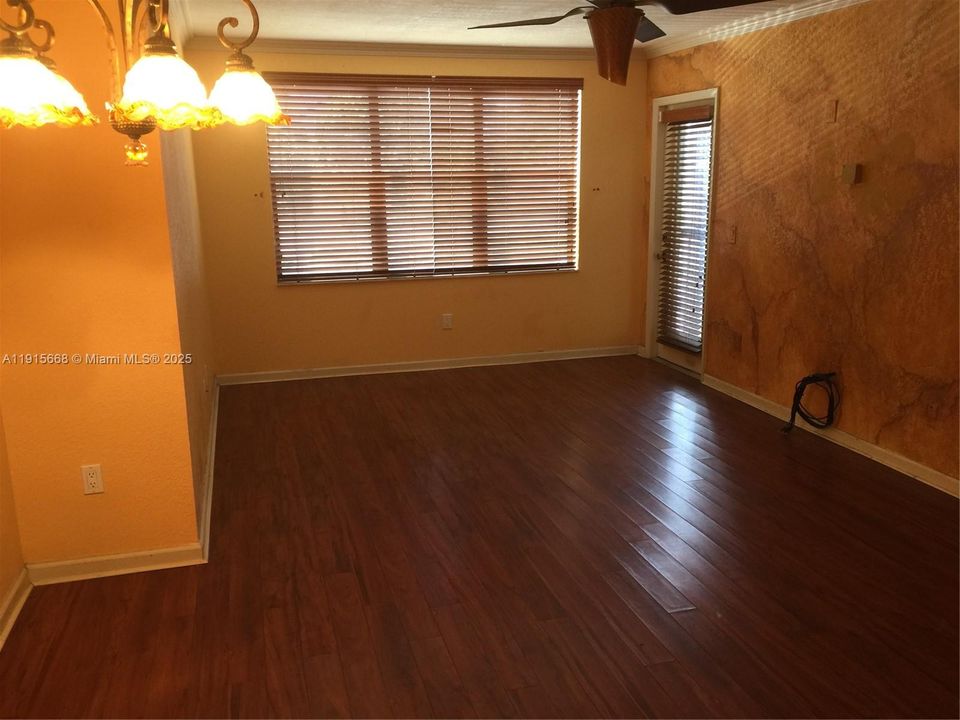 For Sale: $195,000 (1 beds, 1 baths, 620 Square Feet)