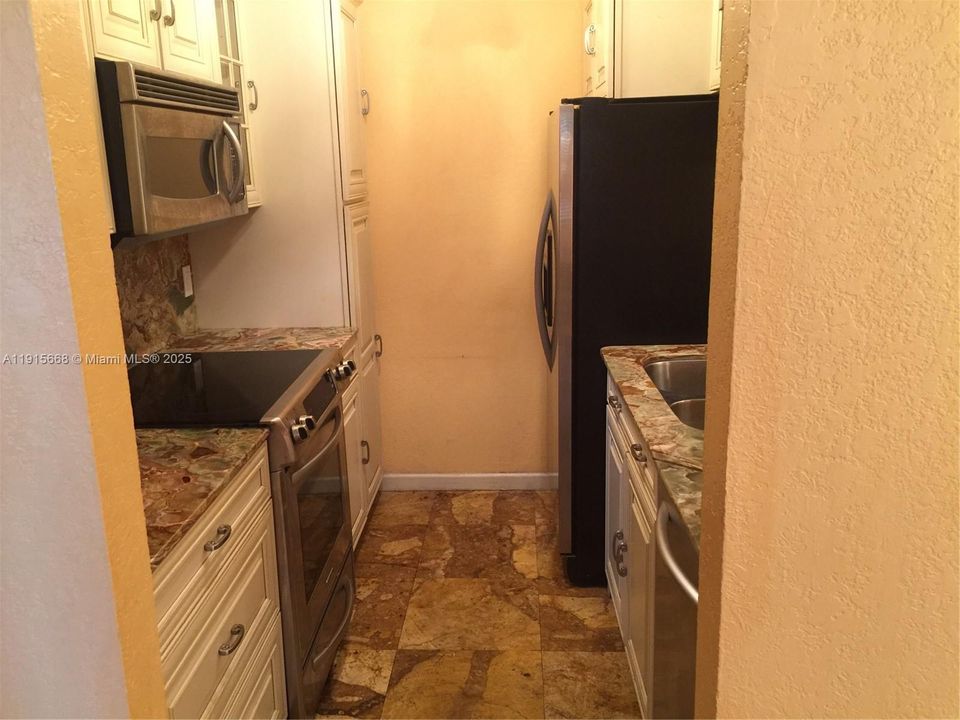 For Sale: $195,000 (1 beds, 1 baths, 620 Square Feet)
