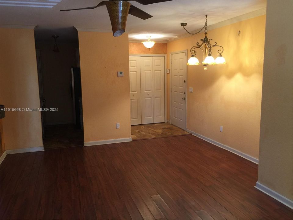 For Sale: $195,000 (1 beds, 1 baths, 620 Square Feet)