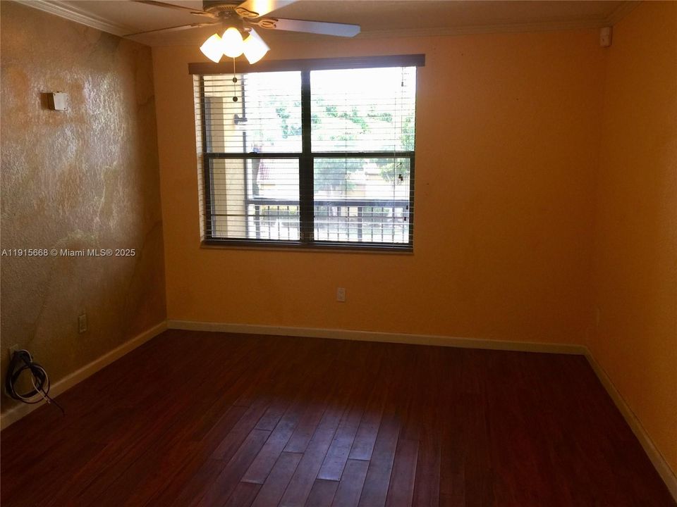 For Sale: $195,000 (1 beds, 1 baths, 620 Square Feet)