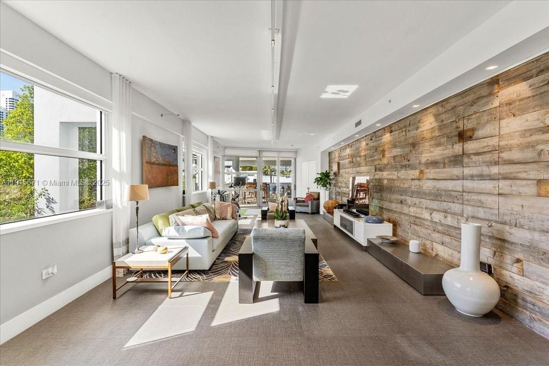 На продажу: $1,899,000 (2 спален, 2 ванн, 2496 Квадратных фут)