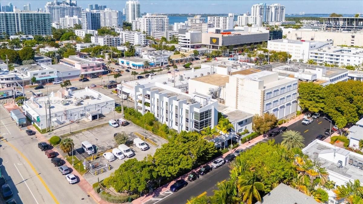 На продажу: $1,899,000 (2 спален, 2 ванн, 2496 Квадратных фут)