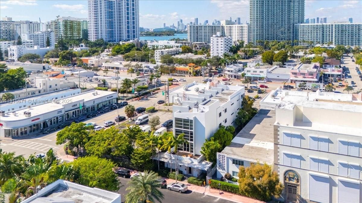 На продажу: $1,899,000 (2 спален, 2 ванн, 2496 Квадратных фут)