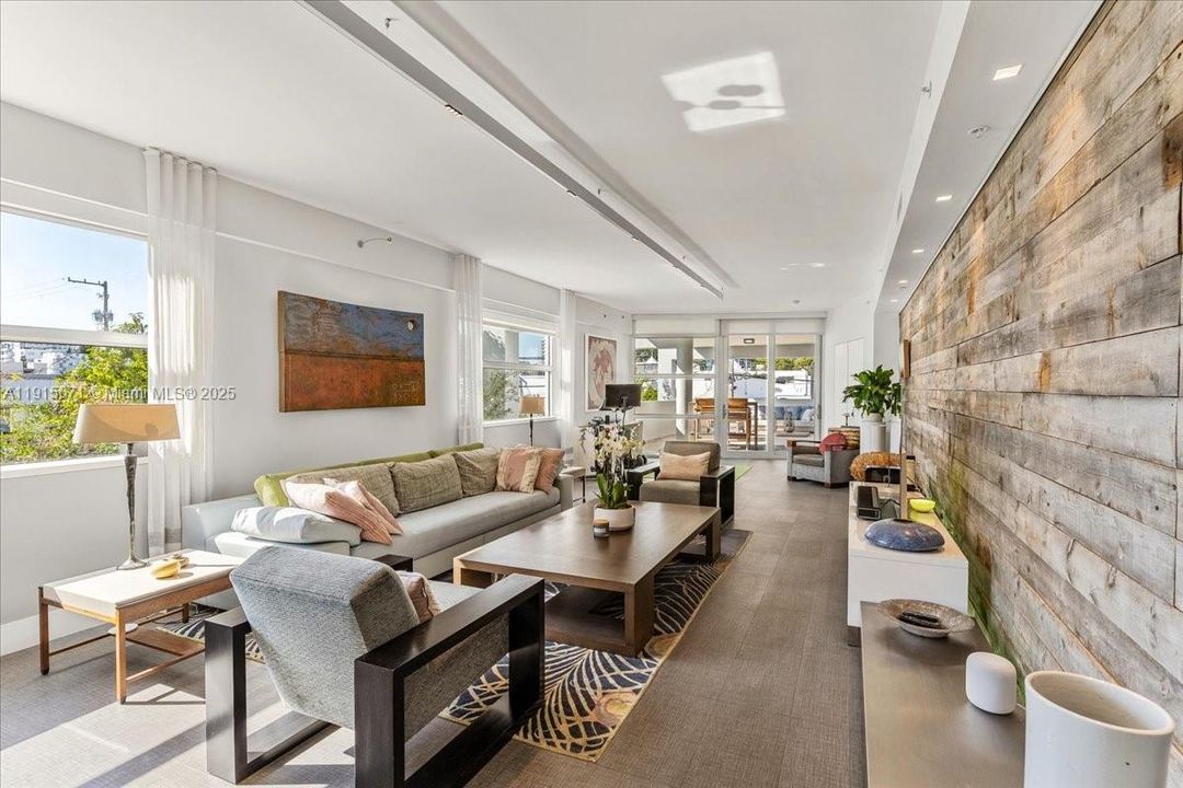 На продажу: $1,899,000 (2 спален, 2 ванн, 2496 Квадратных фут)