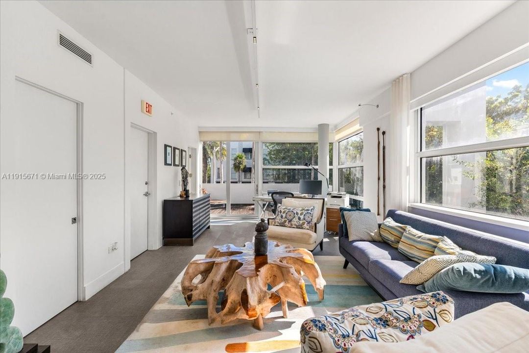 На продажу: $1,899,000 (2 спален, 2 ванн, 2496 Квадратных фут)