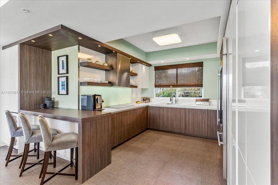 На продажу: $1,899,000 (2 спален, 2 ванн, 2496 Квадратных фут)