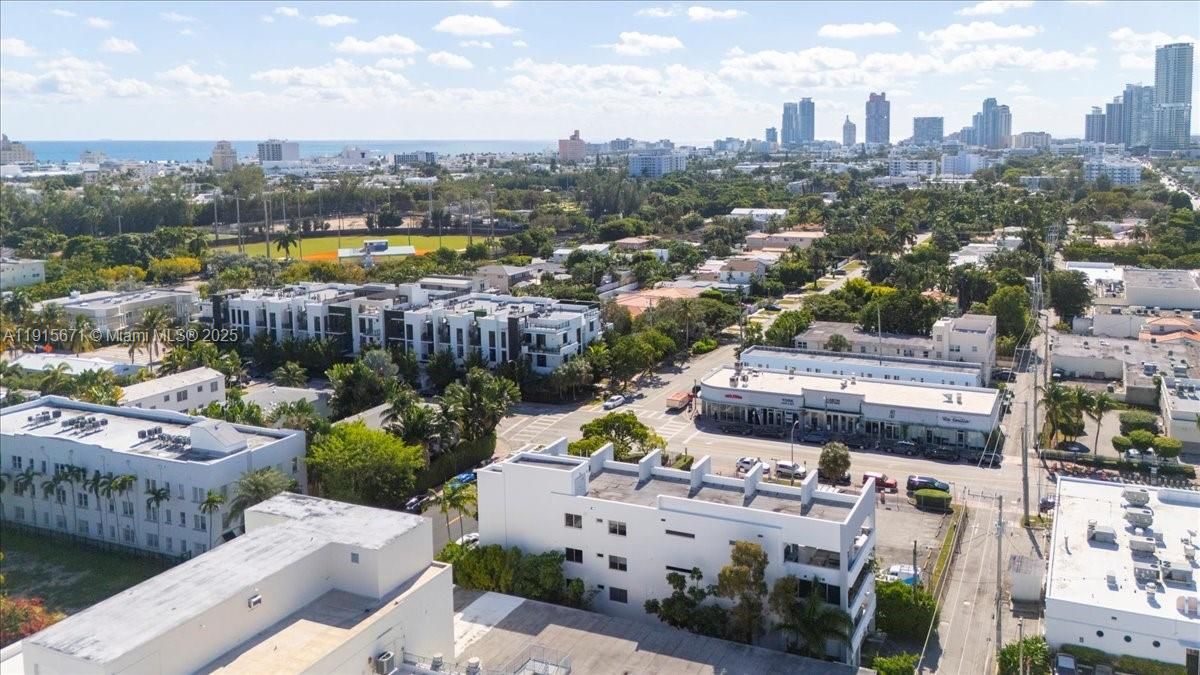 На продажу: $1,899,000 (2 спален, 2 ванн, 2496 Квадратных фут)