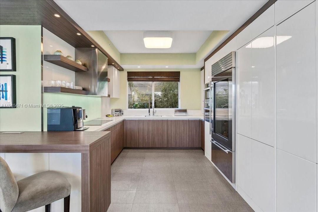 На продажу: $1,899,000 (2 спален, 2 ванн, 2496 Квадратных фут)