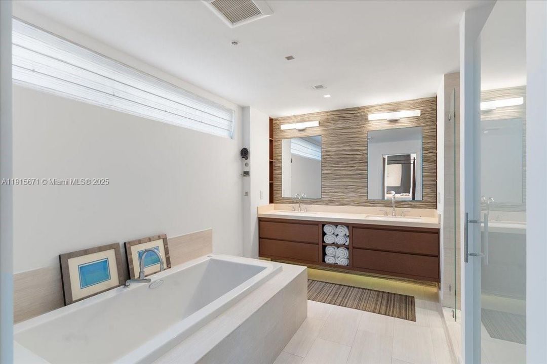 На продажу: $1,899,000 (2 спален, 2 ванн, 2496 Квадратных фут)