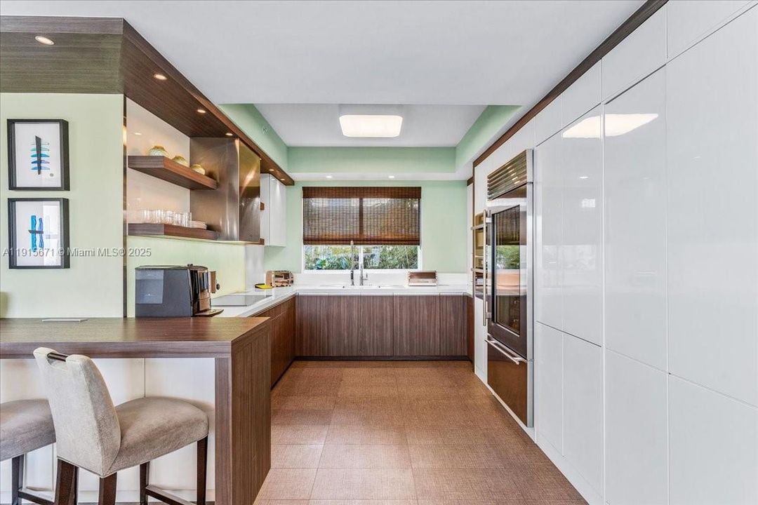 На продажу: $1,899,000 (2 спален, 2 ванн, 2496 Квадратных фут)