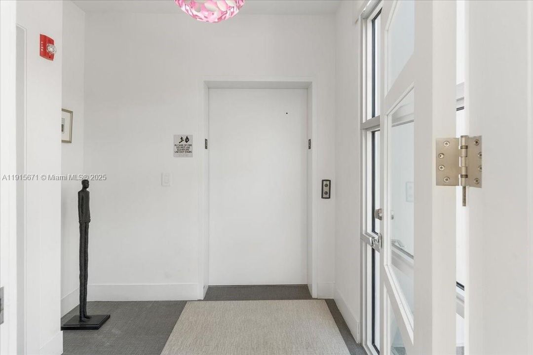 На продажу: $1,899,000 (2 спален, 2 ванн, 2496 Квадратных фут)