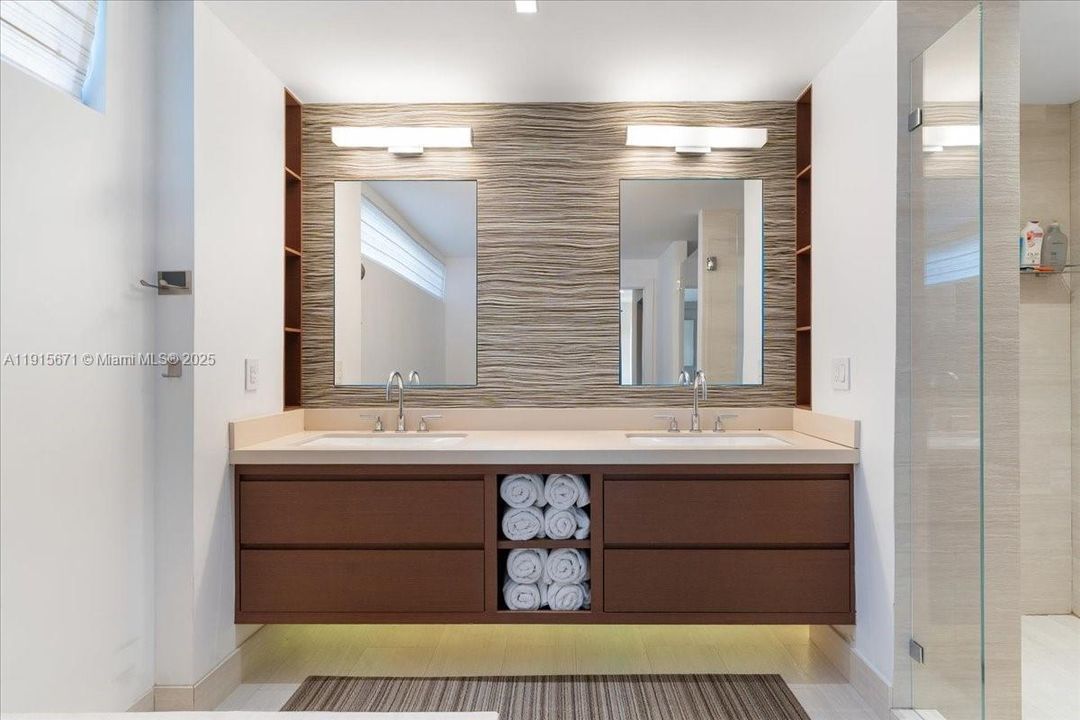 На продажу: $1,899,000 (2 спален, 2 ванн, 2496 Квадратных фут)