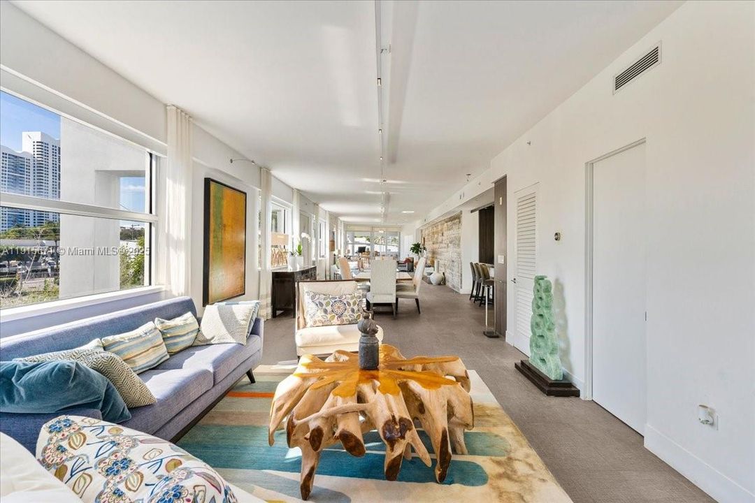 На продажу: $1,899,000 (2 спален, 2 ванн, 2496 Квадратных фут)