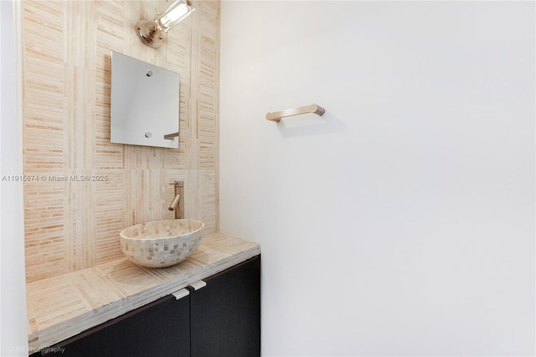 For Sale: $725,000 (2 beds, 1 baths, 840 Square Feet)