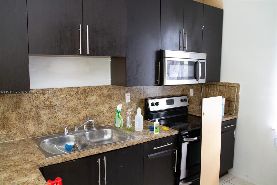 В аренду: $2,200 (3 спален, 3 ванн, 1378 Квадратных фут)