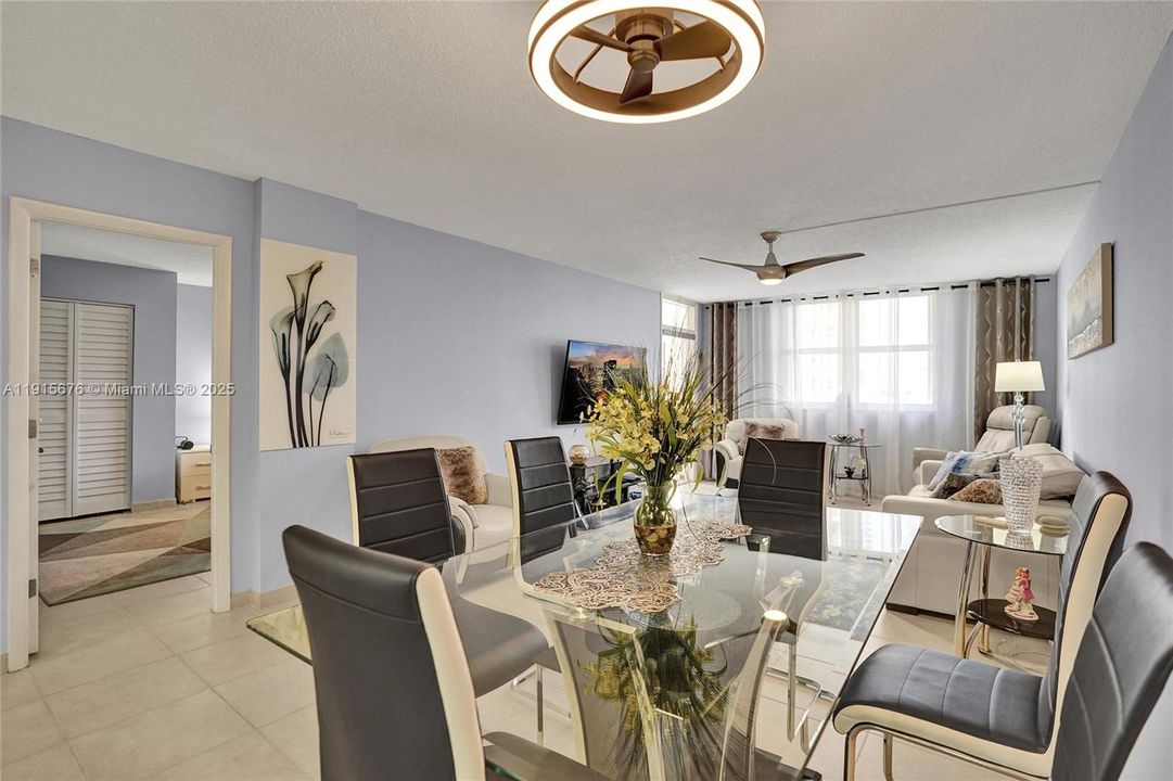 Active With Contract: $275,000 (1 beds, 1 baths, 870 Square Feet)