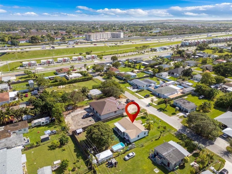 Active With Contract: $439,000 (3 beds, 2 baths, 1184 Square Feet)