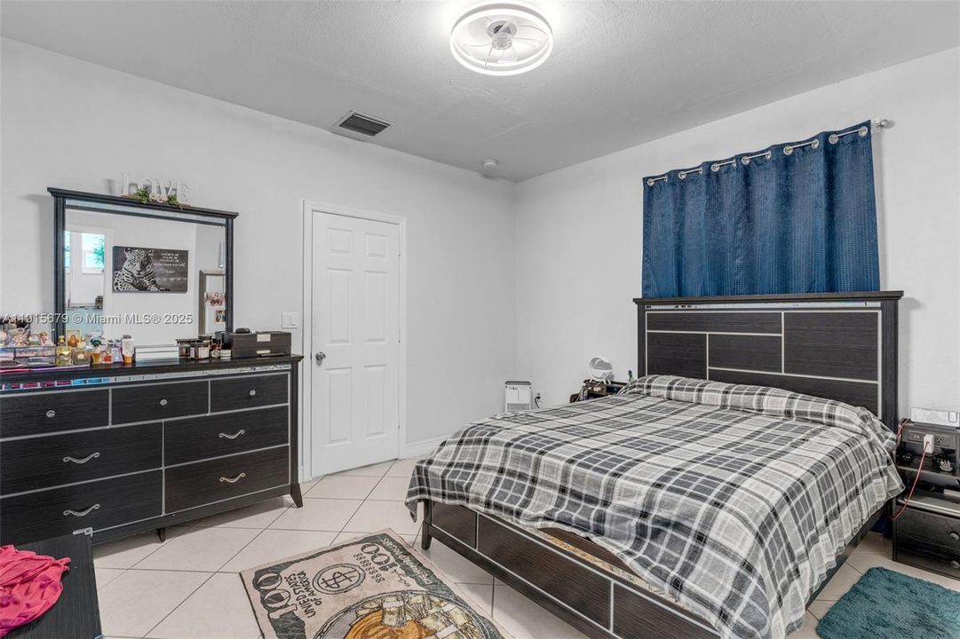 Active With Contract: $439,000 (3 beds, 2 baths, 1184 Square Feet)