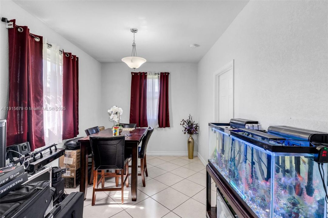 Active With Contract: $439,000 (3 beds, 2 baths, 1184 Square Feet)