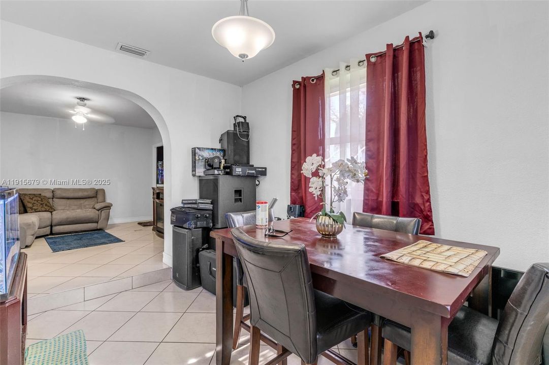 Active With Contract: $439,000 (3 beds, 2 baths, 1184 Square Feet)