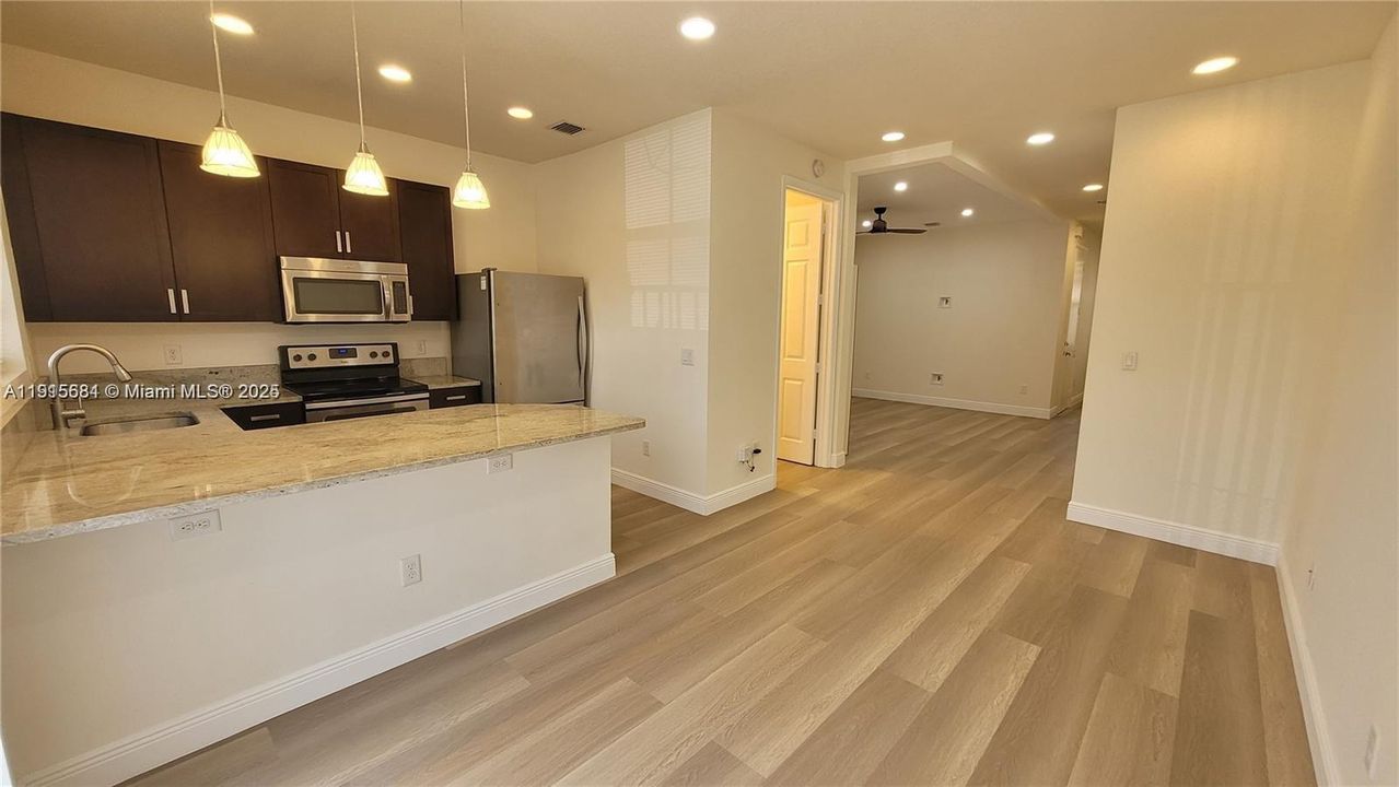 В аренду: $3,100 (3 спален, 2 ванн, 1316 Квадратных фут)