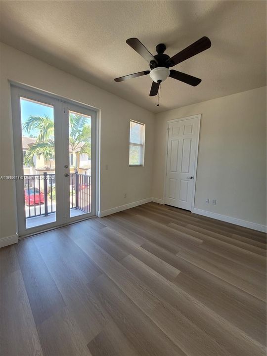 В аренду: $3,100 (3 спален, 2 ванн, 1316 Квадратных фут)