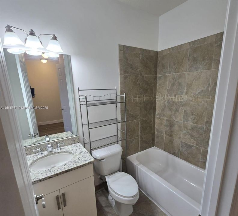 В аренду: $3,100 (3 спален, 2 ванн, 1316 Квадратных фут)